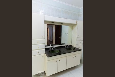 Casa à venda com 320m², 5 quartos e 2 vagasBanheiro