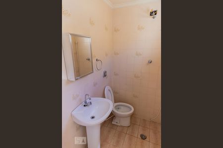 Casa à venda com 320m², 5 quartos e 2 vagasBanheiro dos fundos