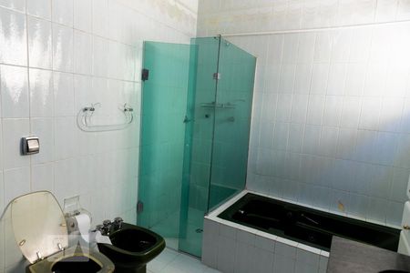 Casa à venda com 320m², 5 quartos e 2 vagasBanheiro da Suíte