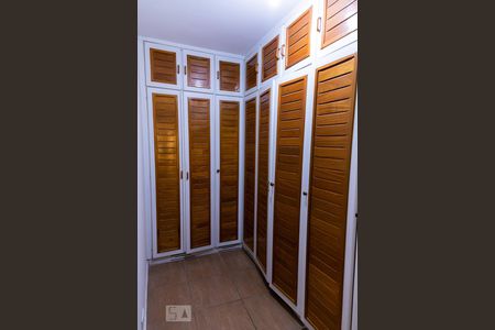 Suite - closet de casa para alugar com 5 quartos, 320m² em Jardim Oriental, São Paulo