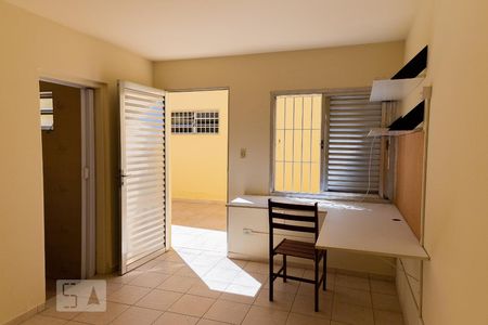 Casa à venda com 320m², 5 quartos e 2 vagasQuarto dos fundos