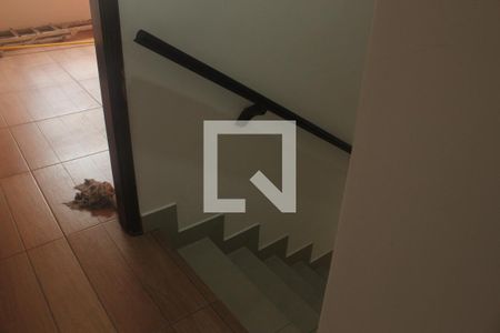 Casa à venda com 96m², 2 quartos e 1 vagaEscada