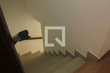 Casa à venda com 96m², 2 quartos e 1 vagaEscada