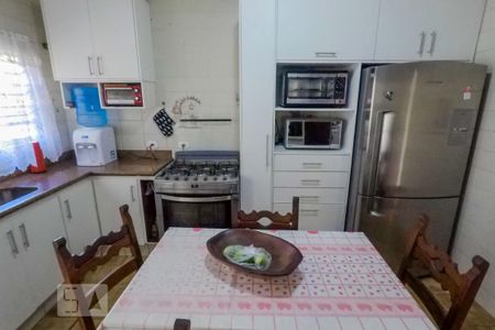 Casa à venda com 250m², 3 quartos e 8 vagasCozinha