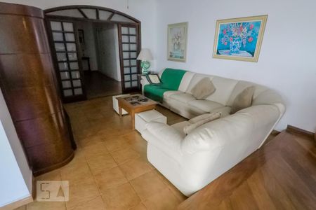 Casa à venda com 250m², 3 quartos e 8 vagasSala