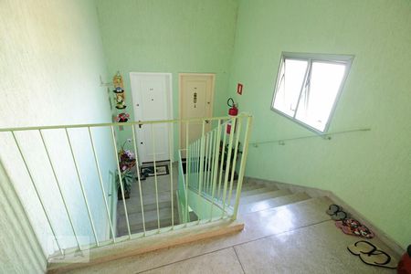 Apartamento para alugar com 55m², 2 quartos e 1 vagaEscada de entrada