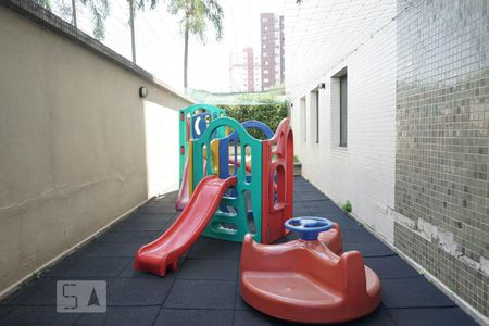 Apartamento à venda com 130m², 3 quartos e 2 vagas Apartamento à venda com 130m², 3 quartos e 2 vagasÁrea comum - Playground