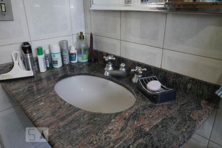 Apartamento à venda com 130m², 3 quartos e 2 vagas Apartamento à venda com 130m², 3 quartos e 2 vagasBanheiro Suíte