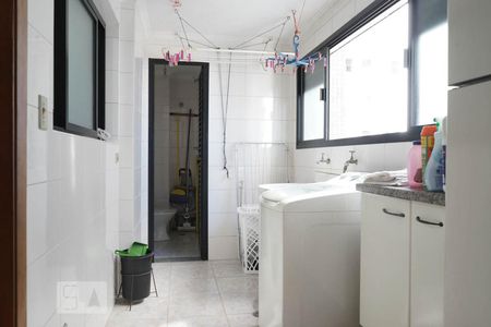 Apartamento à venda com 130m², 3 quartos e 2 vagas Apartamento à venda com 130m², 3 quartos e 2 vagasÁrea de serviço
