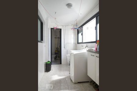 Apartamento à venda com 130m², 3 quartos e 2 vagas Apartamento à venda com 130m², 3 quartos e 2 vagasÁrea de serviço