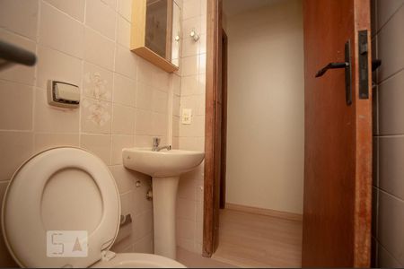 Banheiro de apartamento para alugar com 1 quarto, 35m² em Cristo Rei, Curitiba