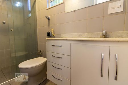 Banheiro da Suíte 1 de apartamento para alugar com 2 quartos, 80m² em Santo Antônio, Belo Horizonte