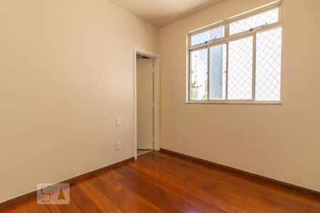 Suíte 1 de apartamento para alugar com 2 quartos, 80m² em Santo Antônio, Belo Horizonte