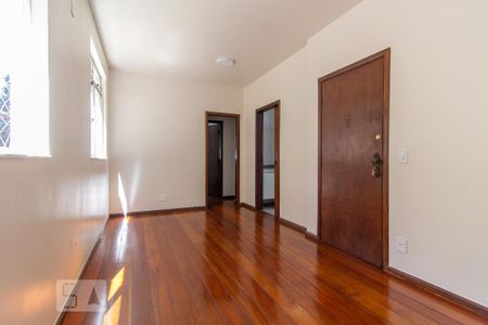 Sala de apartamento para alugar com 2 quartos, 80m² em Santo Antônio, Belo Horizonte