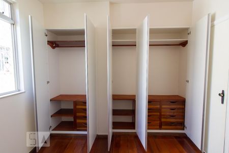 Suíte 1 - Armário de apartamento para alugar com 2 quartos, 80m² em Santo Antônio, Belo Horizonte