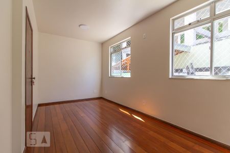 Sala de apartamento para alugar com 2 quartos, 80m² em Santo Antônio, Belo Horizonte
