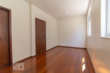 Sala de apartamento para alugar com 2 quartos, 80m² em Santo Antônio, Belo Horizonte