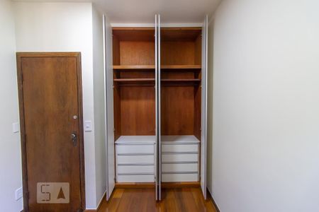 Apartamento para alugar com 80m², 2 quartos e 1 vaga Apartamento para alugar com 80m², 2 quartos e 1 vagaQuarto 2 - Armário