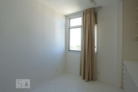 Quarto 1 de apartamento para alugar com 2 quartos, 83m² em Leme, Rio de Janeiro