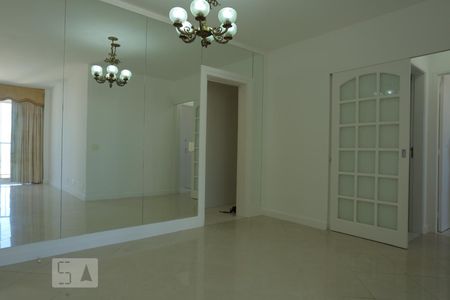 Sala de apartamento para alugar com 2 quartos, 83m² em Leme, Rio de Janeiro