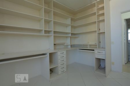 Quarto 1 de apartamento para alugar com 2 quartos, 83m² em Leme, Rio de Janeiro