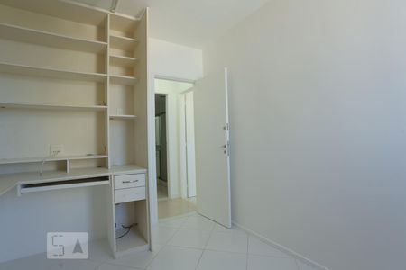 Quarto 1 de apartamento para alugar com 2 quartos, 83m² em Leme, Rio de Janeiro