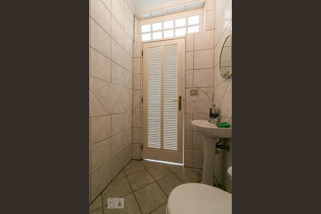 Casa para alugar com 360m², 3 quartos e 6 vagasÁrea de Serviço - Banheiro 