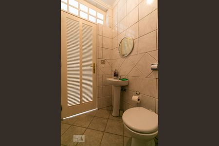 Casa para alugar com 360m², 3 quartos e 6 vagasÁrea de Serviço - Banheiro 