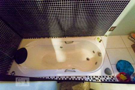 Casa à venda com 370m², 4 quartos e 3 vagasBanheiro da Suíte 1