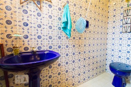 Casa à venda com 370m², 4 quartos e 3 vagasBanheiro da Suíte 2