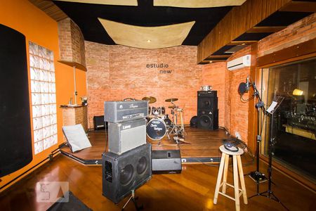 Casa à venda com 370m², 4 quartos e 3 vagasEscritório - Estúdio