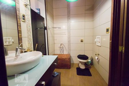 Casa à venda com 370m², 4 quartos e 3 vagasBanheiro da Suíte 1