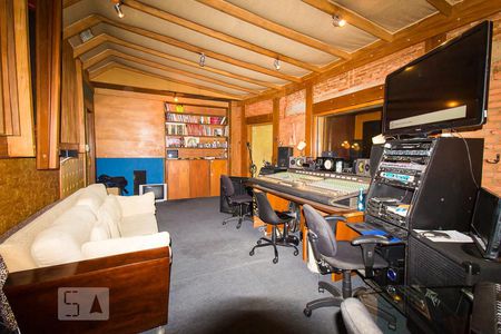 Casa à venda com 370m², 4 quartos e 3 vagasEscritório - Estúdio