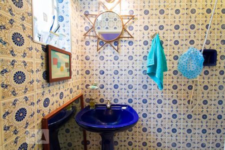 Casa à venda com 370m², 4 quartos e 3 vagasBanheiro da Suíte 2