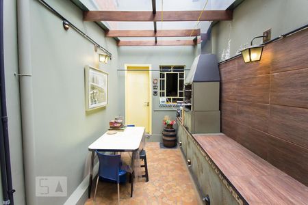 Casa à venda com 370m², 4 quartos e 3 vagasChurrasqueira