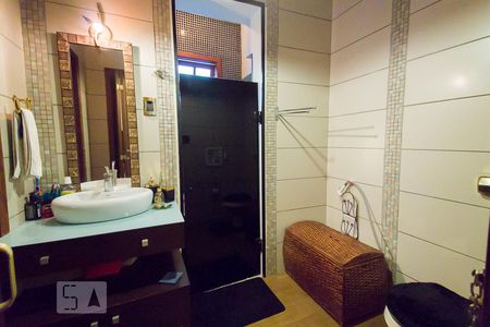 Casa à venda com 370m², 4 quartos e 3 vagasBanheiro da Suíte 1