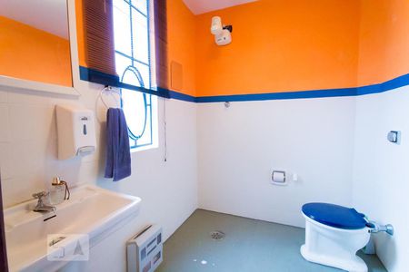 Casa à venda com 370m², 4 quartos e 3 vagasBanheiro