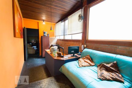 Casa à venda com 370m², 4 quartos e 3 vagasEscritório - Estúdio