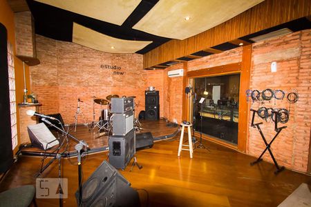 Casa à venda com 370m², 4 quartos e 3 vagasEscritório - Estúdio