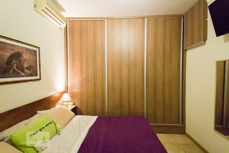 Casa à venda com 370m², 4 quartos e 3 vagasSuíte 1