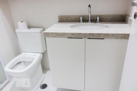 Apartamento para alugar com 67m², 2 quartos e 1 vaga Apartamento para alugar com 67m², 2 quartos e 1 vagaBanheiro da Suíte