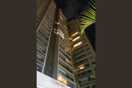 Apartamento para alugar com 67m², 2 quartos e 1 vaga Apartamento para alugar com 67m², 2 quartos e 1 vagaFachada