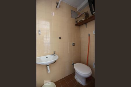 Apartamento para alugar com 75m², 2 quartos e 1 vaga Apartamento para alugar com 75m², 2 quartos e 1 vagaBanheiro de Serviço