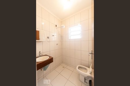 Banheiro de casa para alugar com 1 quarto, 40m² em Vila Invernada, São Paulo