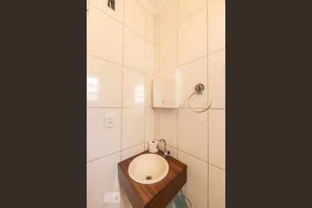 Banheiro de casa para alugar com 1 quarto, 40m² em Vila Invernada, São Paulo