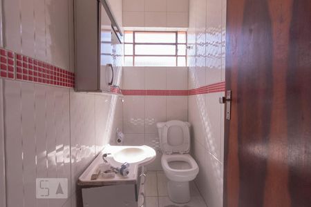 Casa à venda com 250m², 2 quartos e 2 vagasBanheiro 2