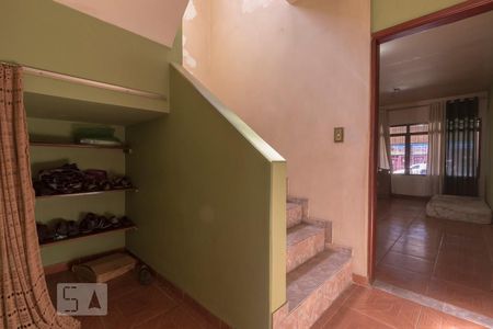 Casa à venda com 250m², 2 quartos e 2 vagasDetalhe escadaria