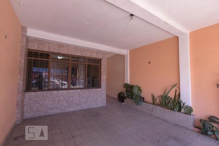Casa à venda com 250m², 2 quartos e 2 vagasVista geral fachada