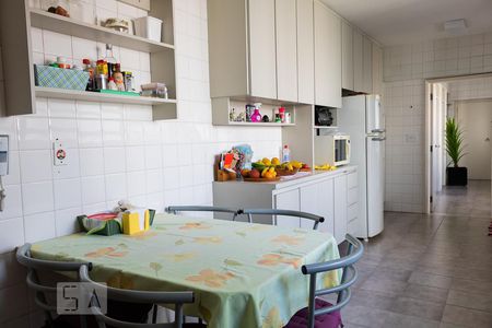 Apartamento à venda com 199m², 3 quartos e 2 vagasCozinha