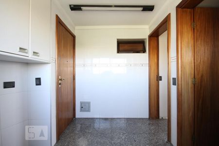 Apartamento para alugar com 212m², 3 quartos e 3 vagasÁrea de serviço